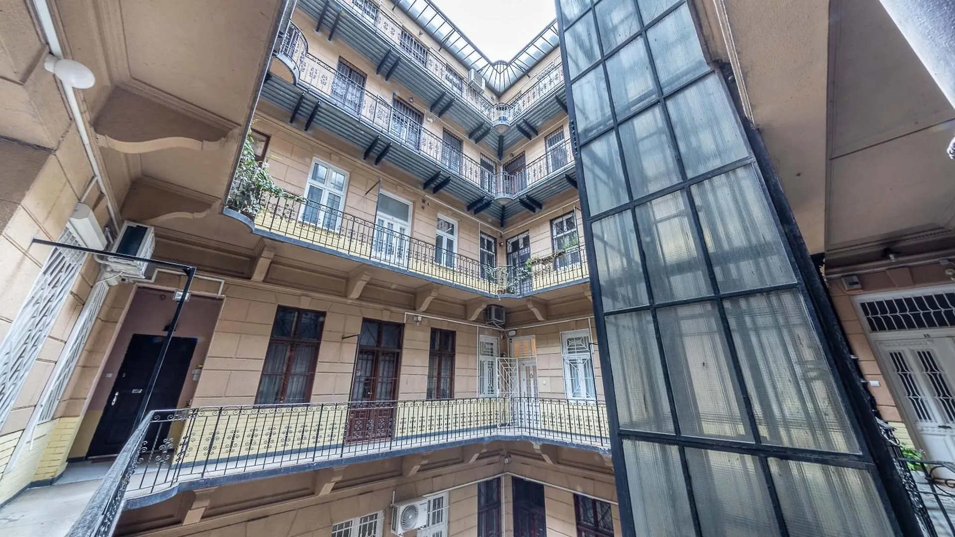 Ergola - Spacious Cozy 2 Big Rooms Downtown Home ブダペスト